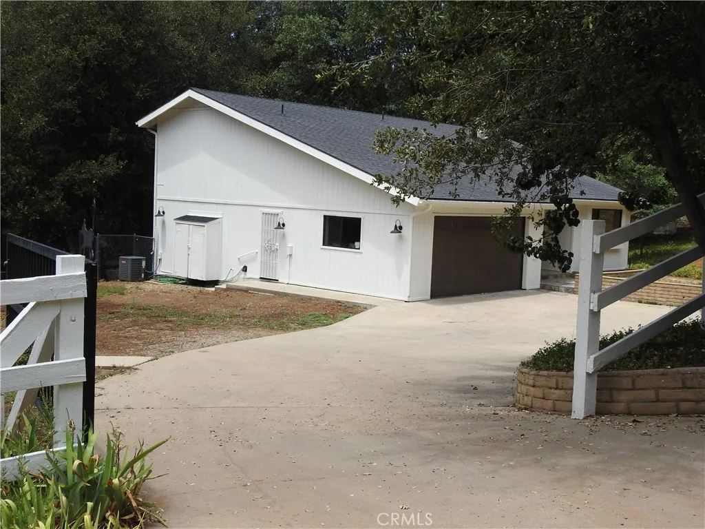 5041 Pine Ridge Avenue — photo