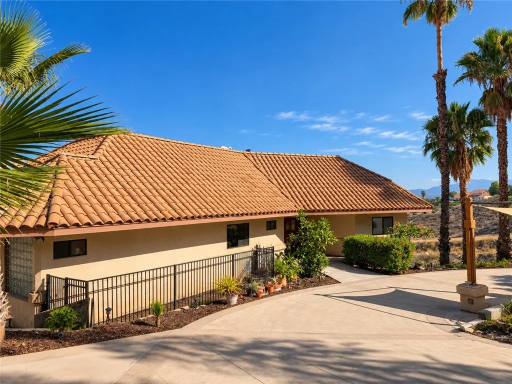 20329 Luchs, Perris, CA 92570 — photo 2