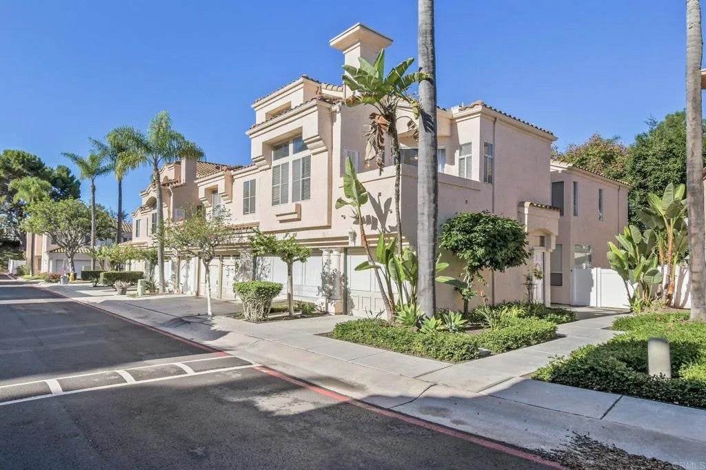 1386 Serena Circle #1 — photo