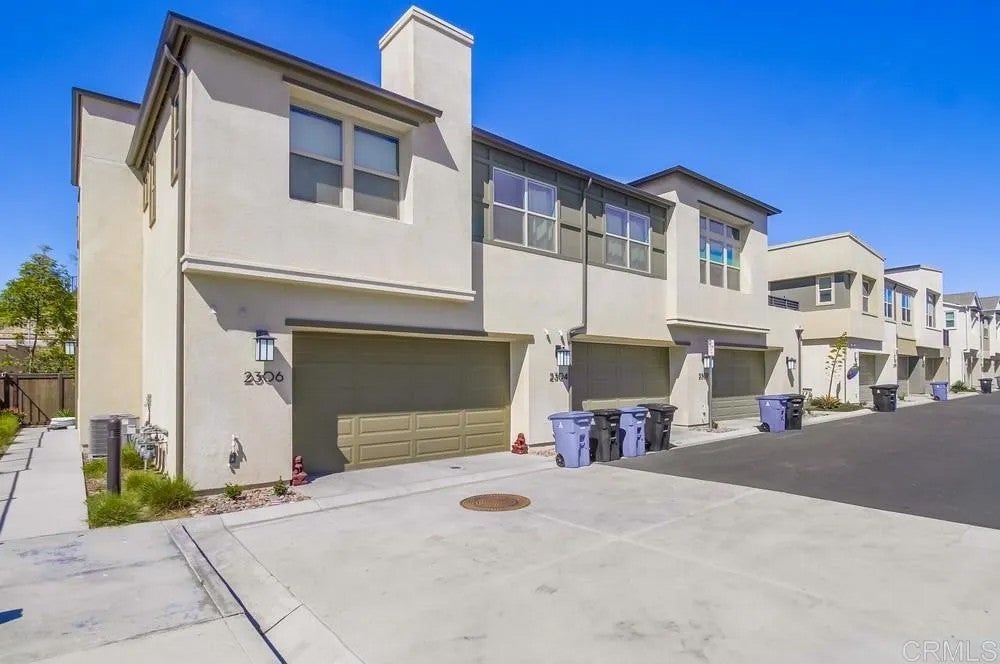 2304 Trevi Cir — photo