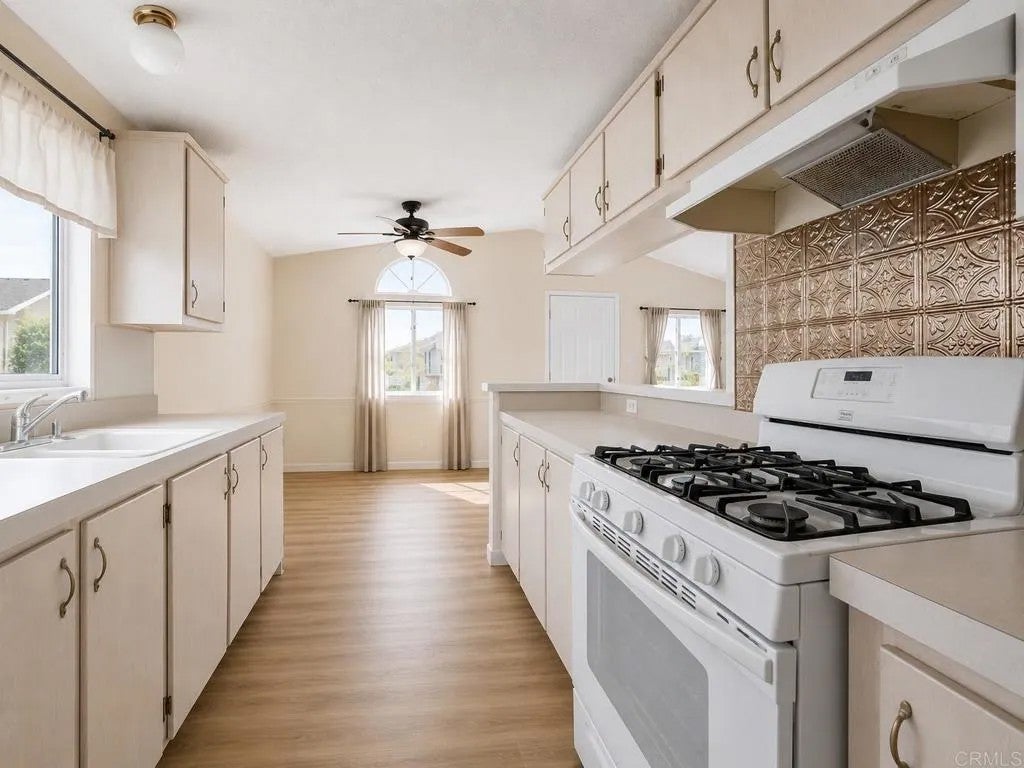 1600 Palm Spc 48 — photo