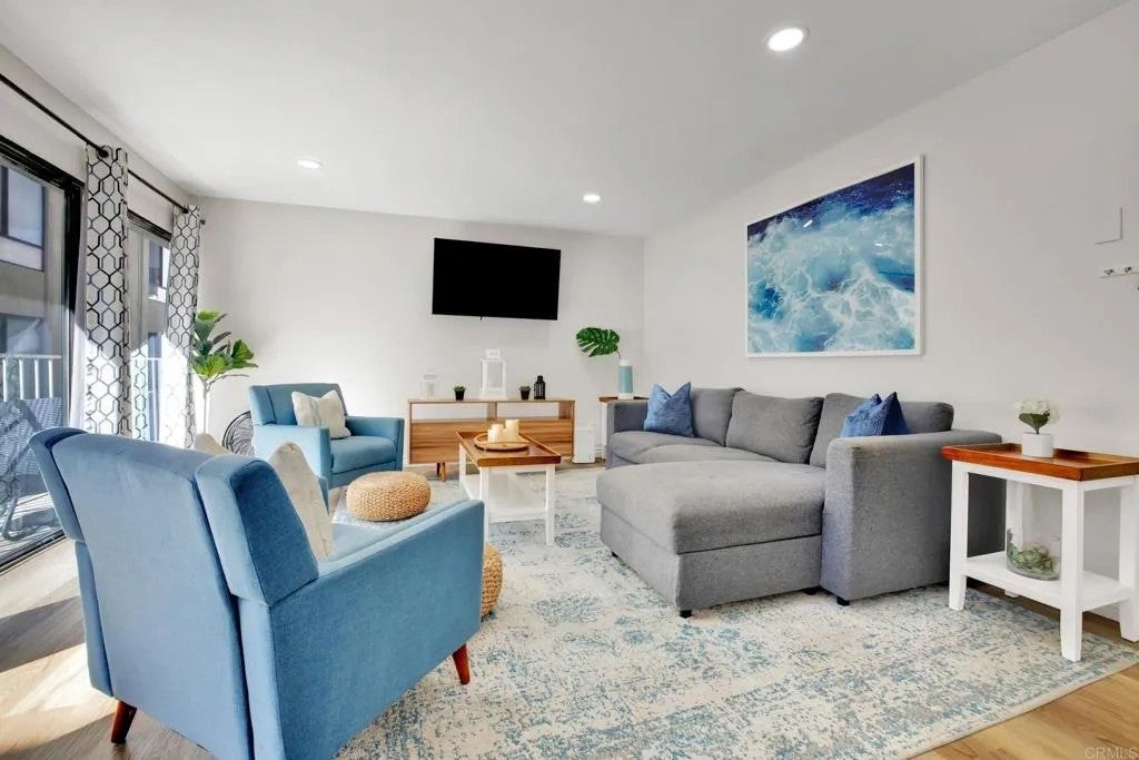 1251 Parker Pl. 2J — photo