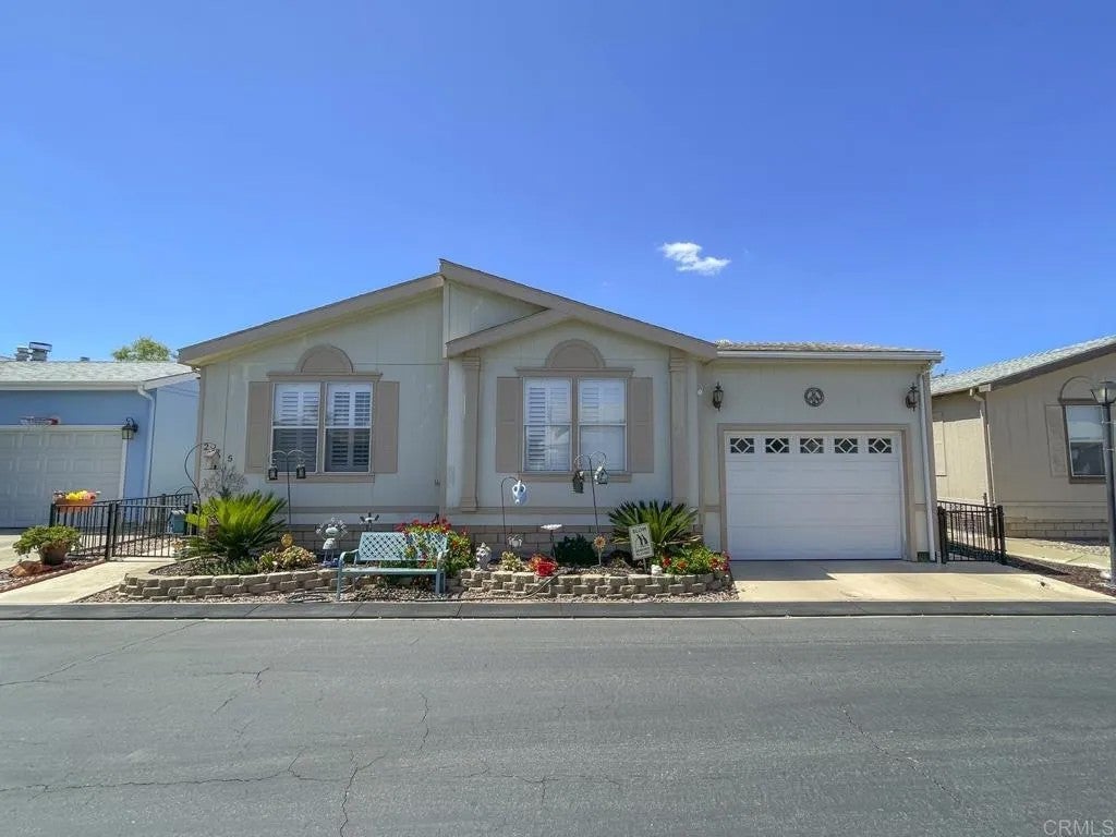 11851 Riverside Dr Spc 225 — photo
