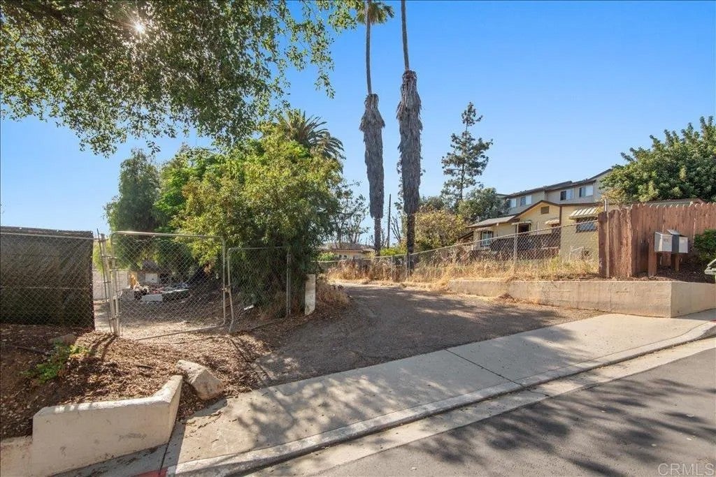 12828 Mapleview St — photo