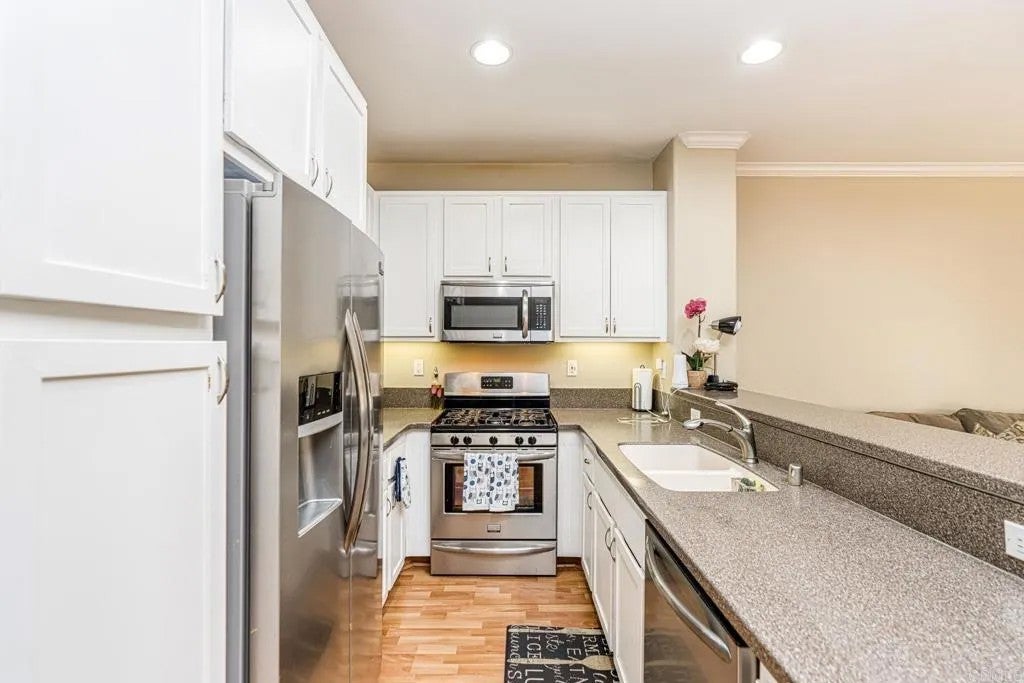 2710 Apricot Court — photo