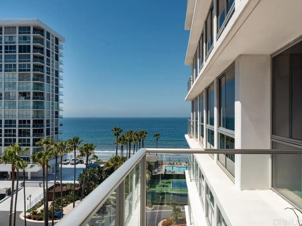 1810 Avenida Del Mundo 609 — photo