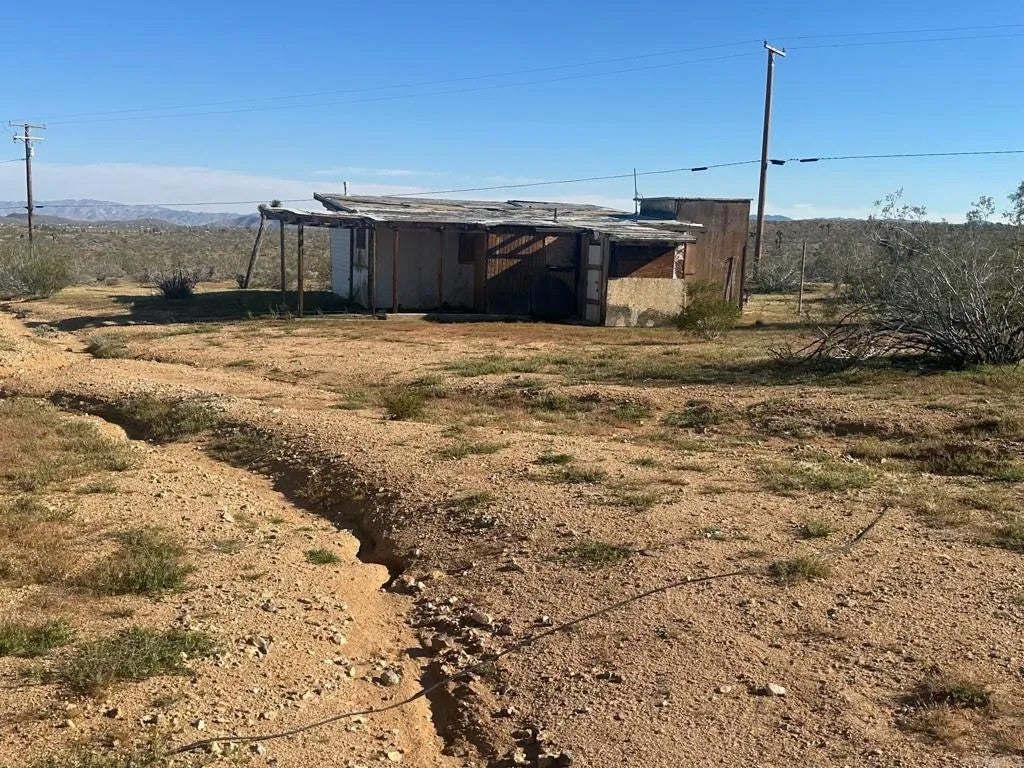 988 Old Woman Springs Rd — photo
