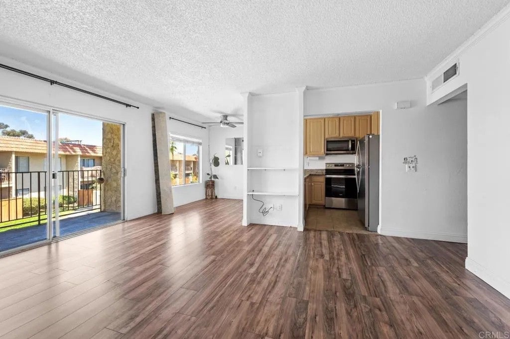 589 N Johnson Avenue 224 — photo