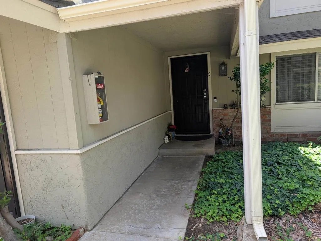 971 Amistad Place C — photo