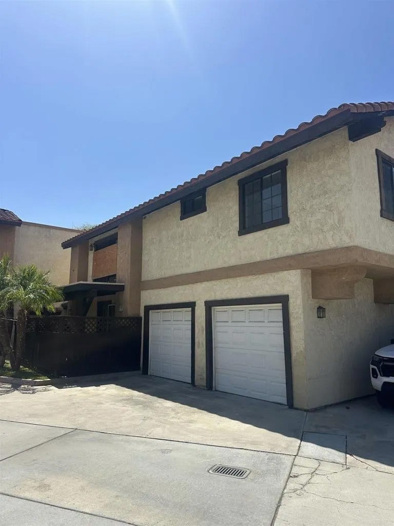 569 S Mollison G — photo