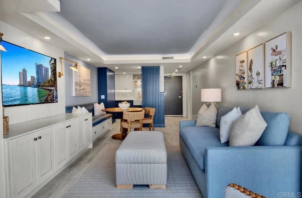 1810 Avenida Del Mundo Unit 1101 — photo