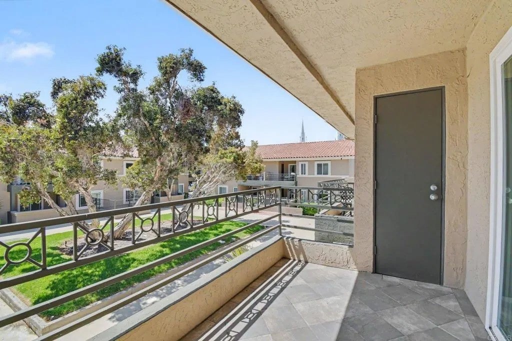 7405 Charmant Dr 2022 — photo
