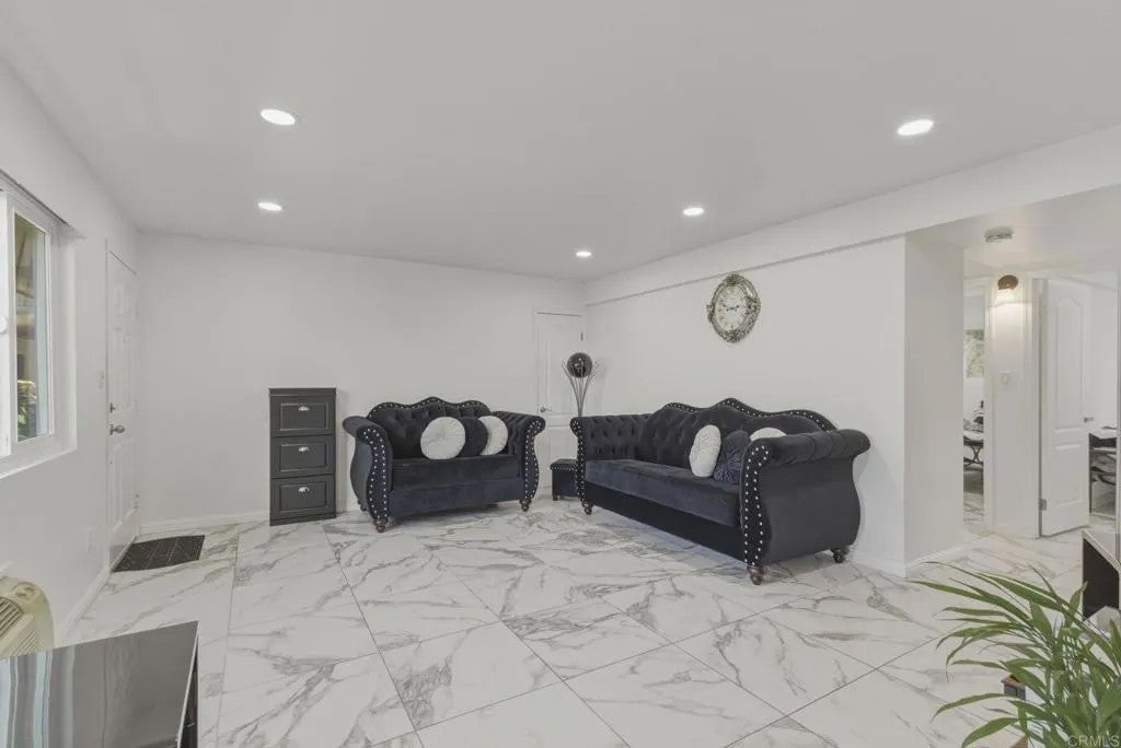 505 E Madison Ave 76 — photo