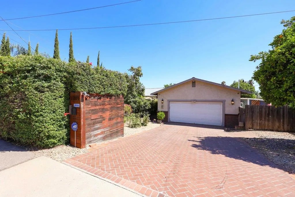 11071 El Nopal — photo