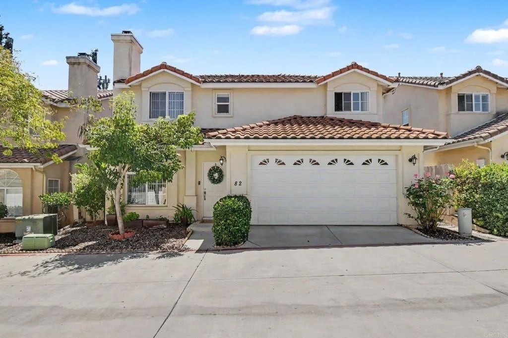 82 Country Club Circle — photo
