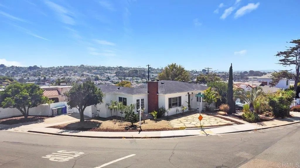3765 Elliott Street — photo