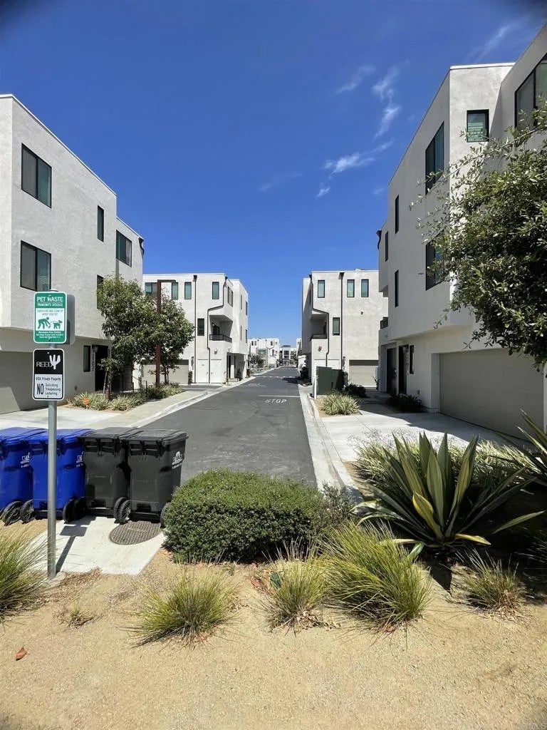 2002 Vela Ln — photo