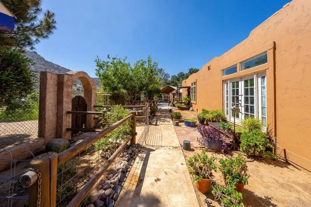 614 Snowden Pl — photo