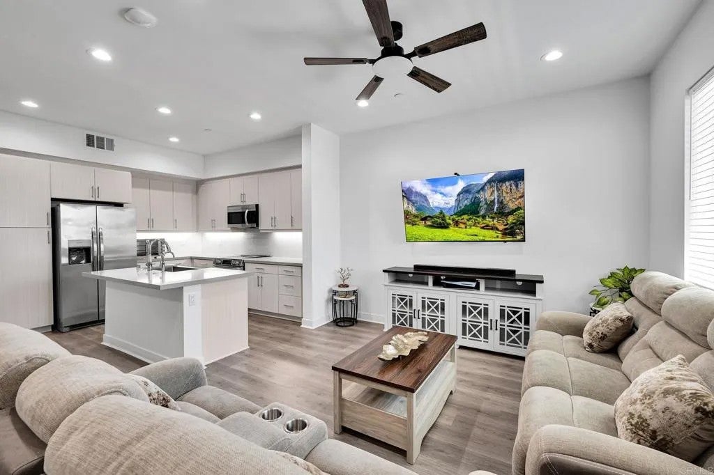 1319 Yannis Court — photo