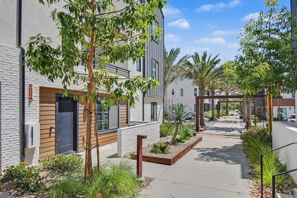 2416 Cascalote Loop — photo