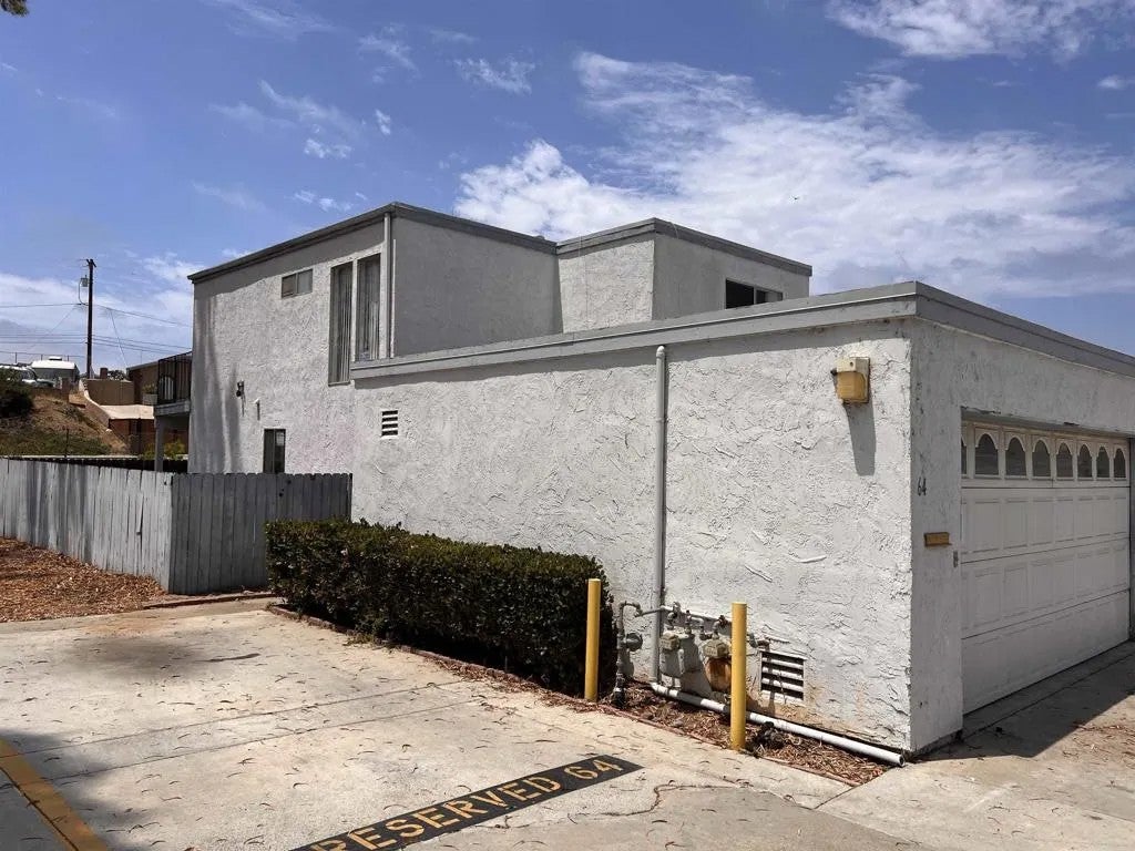 1640 Maple Drive 64 — photo