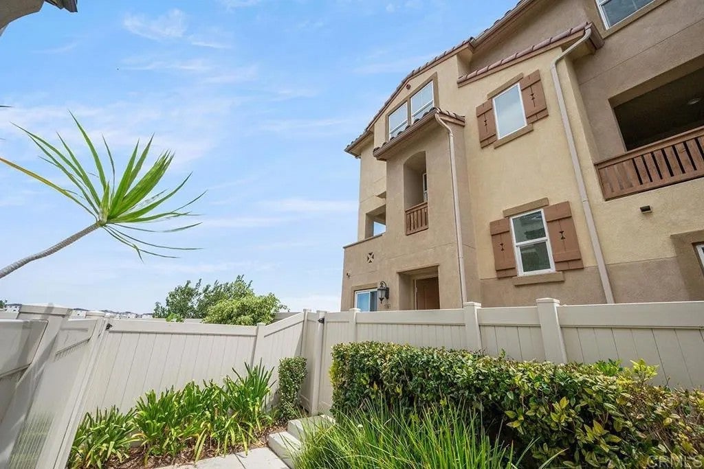 5568 Santa Alicia — photo