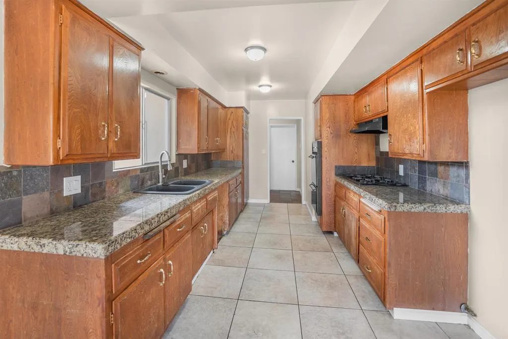 626 E Wright Street, Hemet, CA 92543 — photo 3