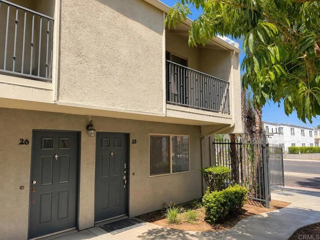 1045 Peach Ave 25 — photo