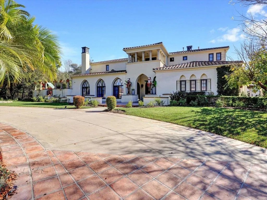 17839 La Amapola — photo