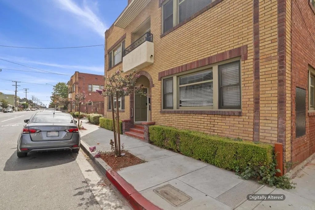 2528 E 10th Street — photo