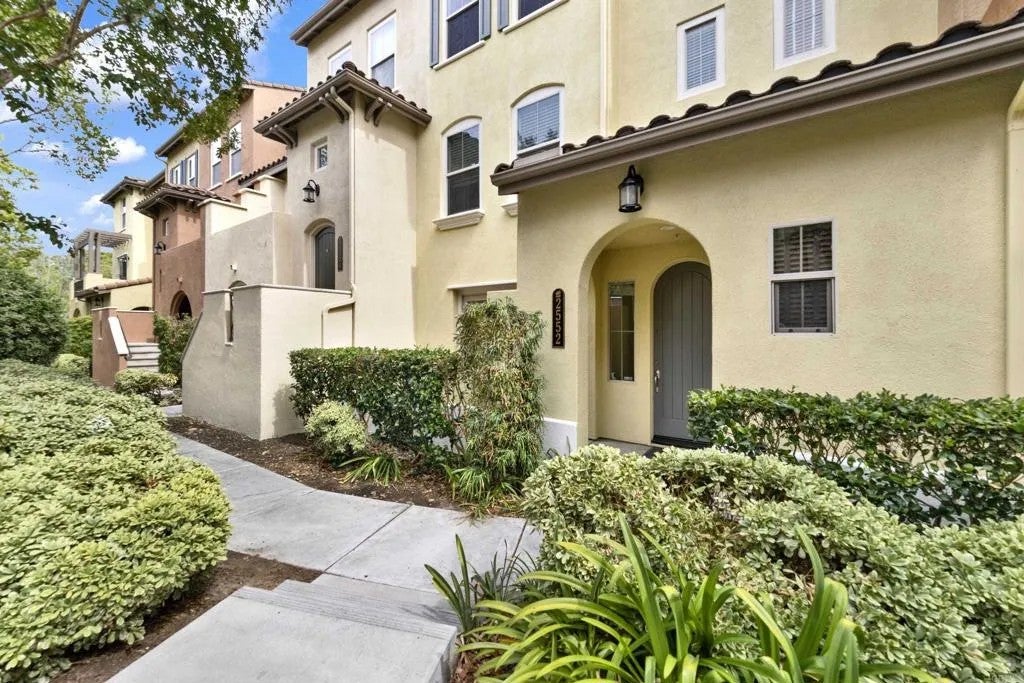 2552 Escala Cir — photo