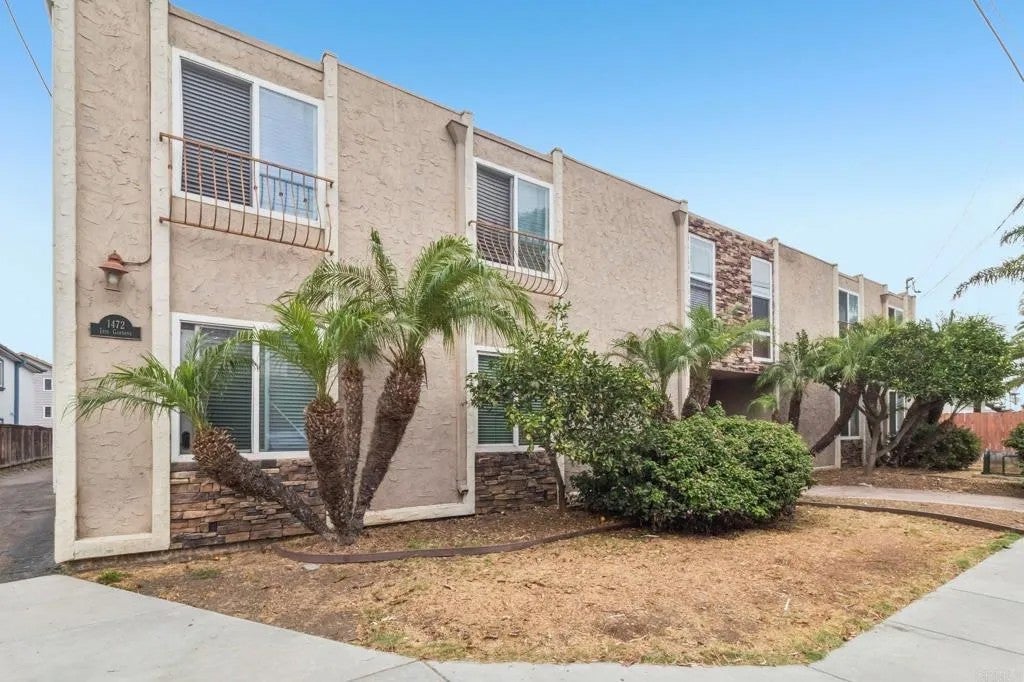 1472 Iris Avenue 2 — photo