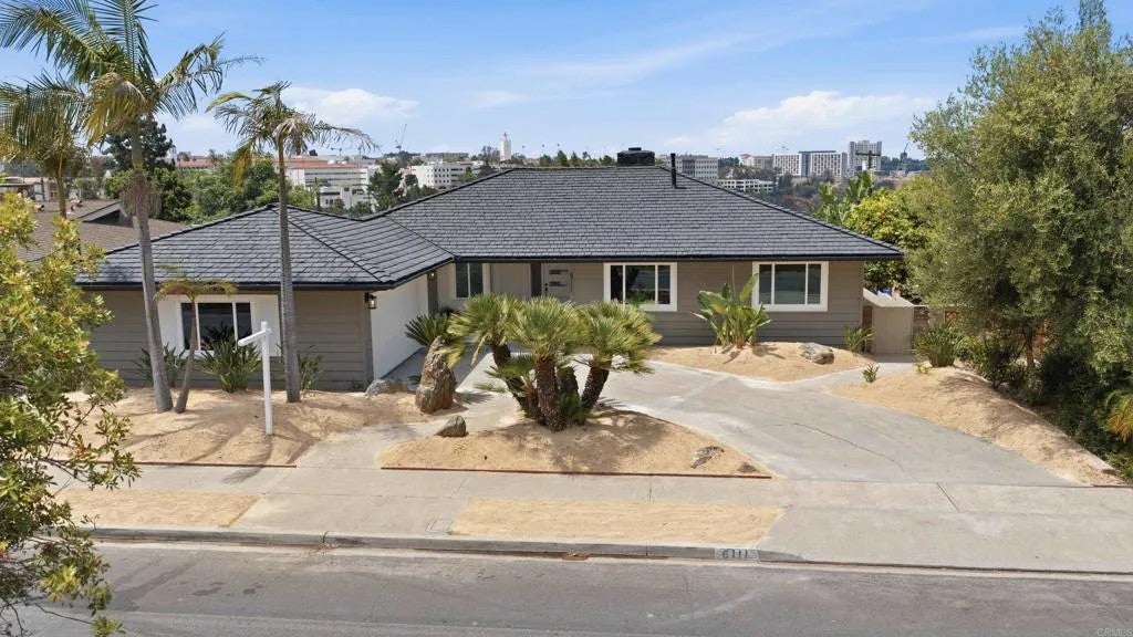 6111 Del Cerro Boulevard — photo