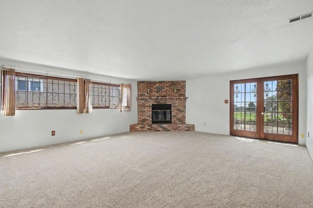 1058 Darwin Place — photo