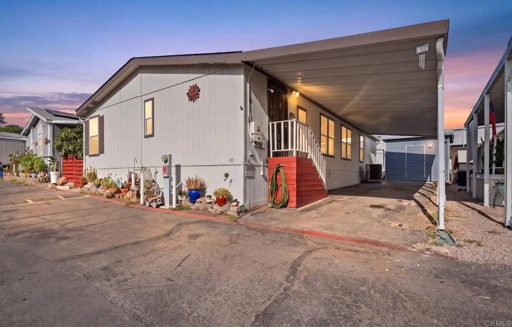 12044 Royal Spc 99 — photo