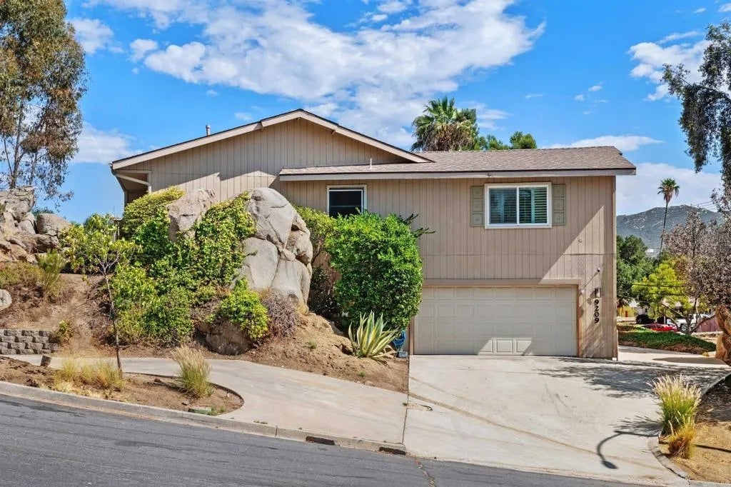 9209 Lakeview Terrace — photo