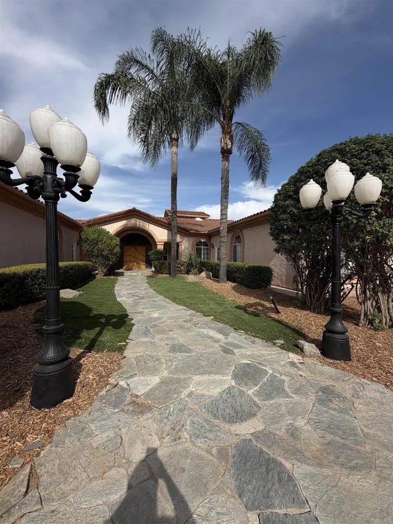 1555 Willow Glen Dr. — photo