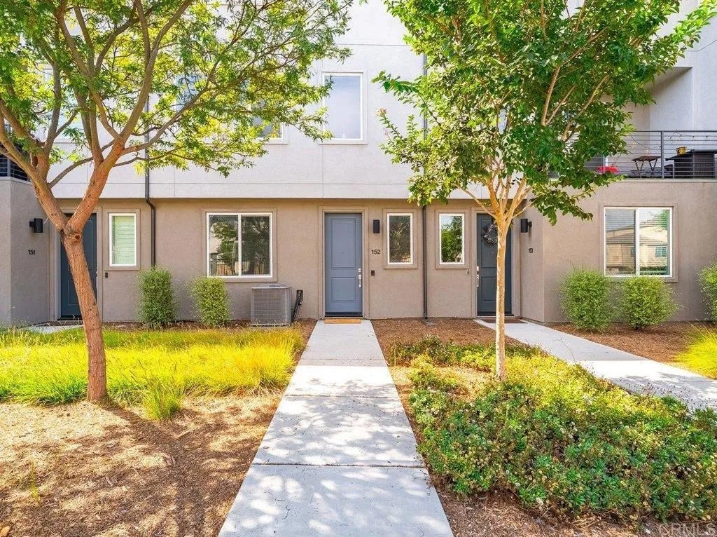 5208 Surfwalk Way 152 — photo
