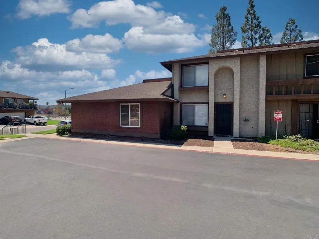 319 Sun Court — photo