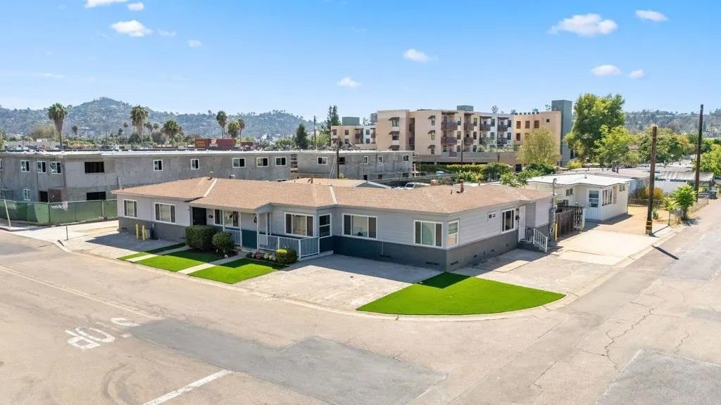 315 W Cypress Avenue — photo