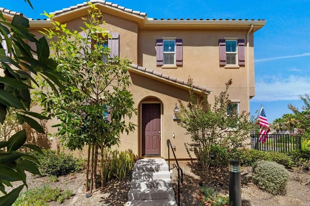 10529 Graphite Street — photo
