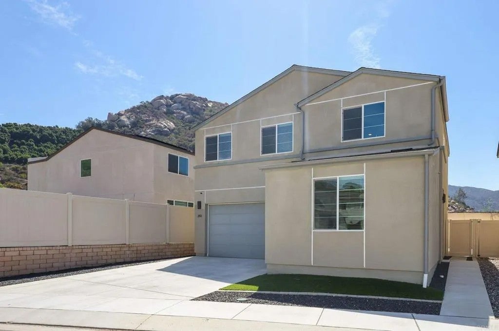253 Paddock Lane — photo