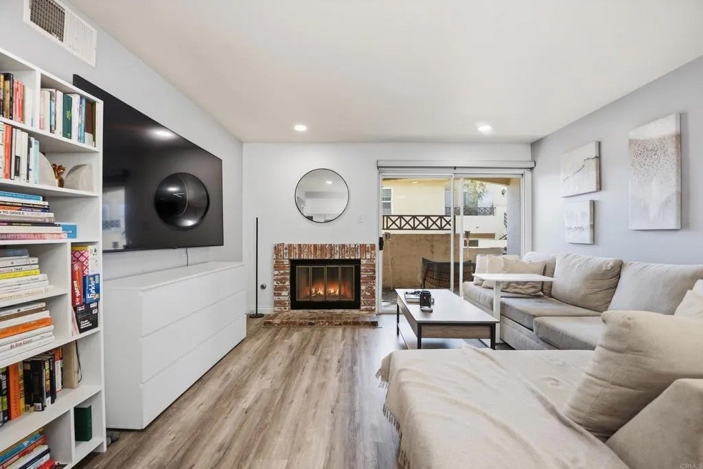 2035 Lakeridge Circle 102 — photo