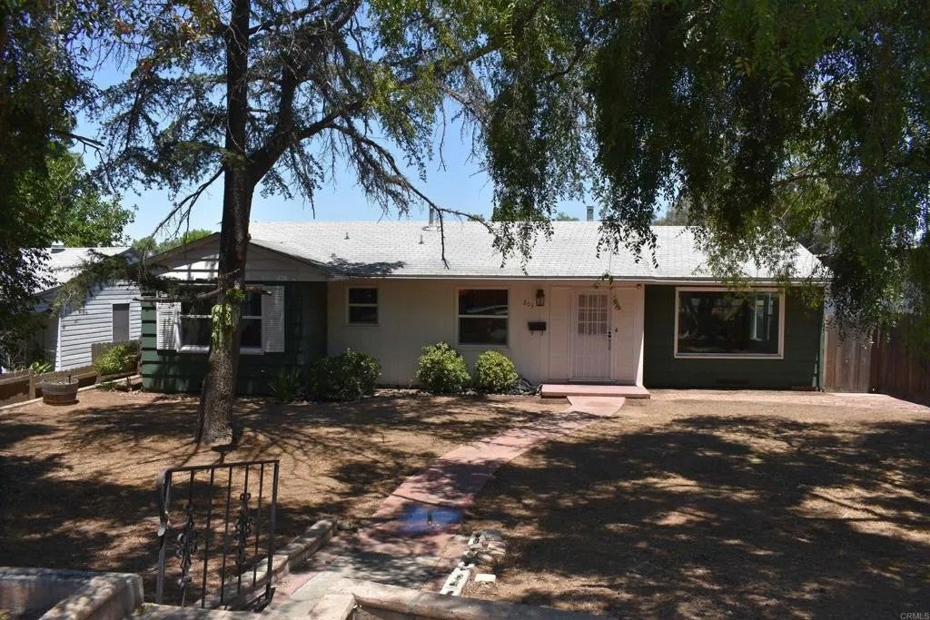 203 Bayview — photo