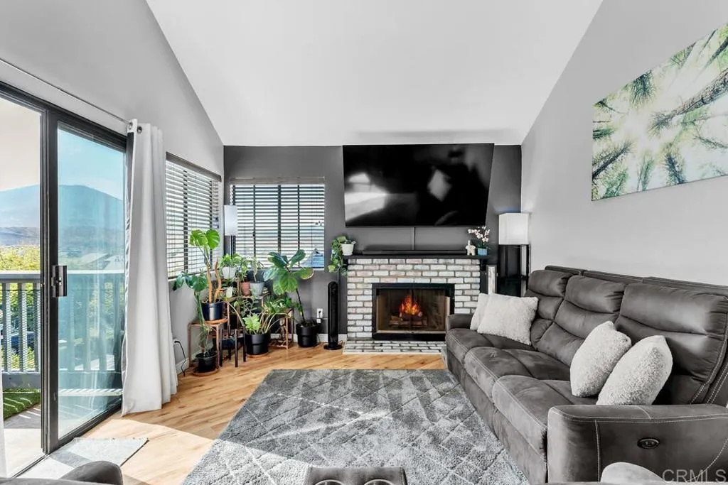 3049 Golden Oak Way — photo