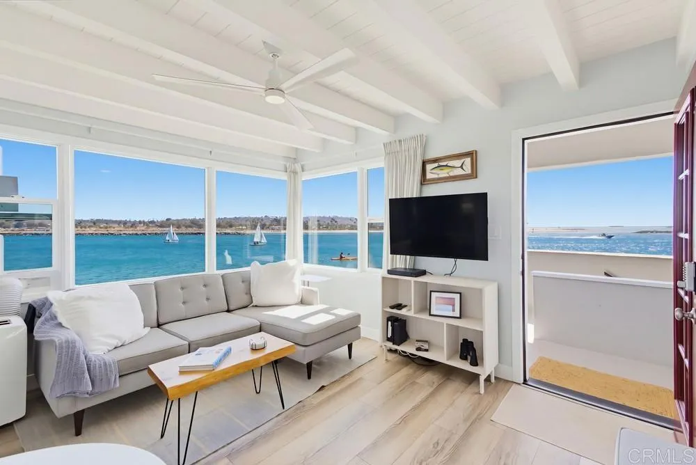 2613 Mission Blvd Unit 14 — photo
