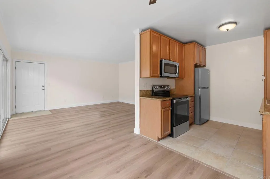 4483 Winona Avenue Unit Unit 5 — photo