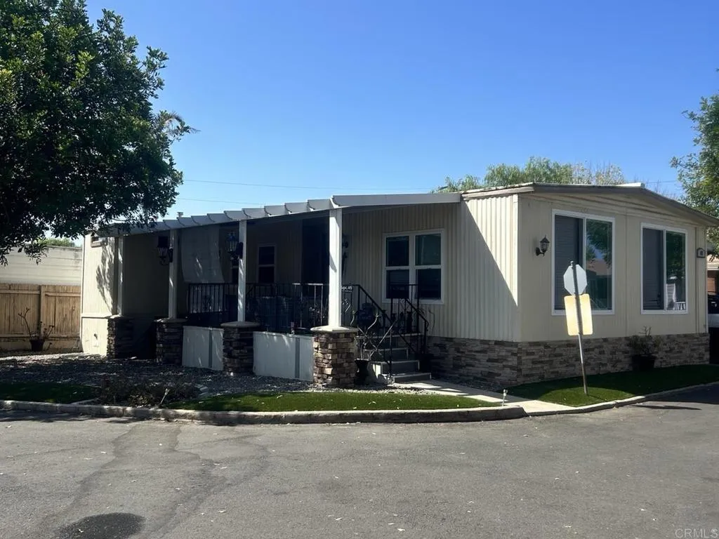 121 Orange Ave Spc 49 — photo