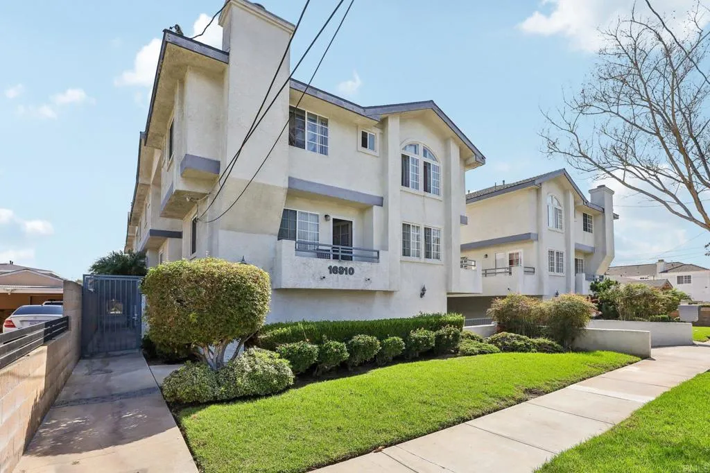 16910 S Dalton Avenue Unit 8 — photo