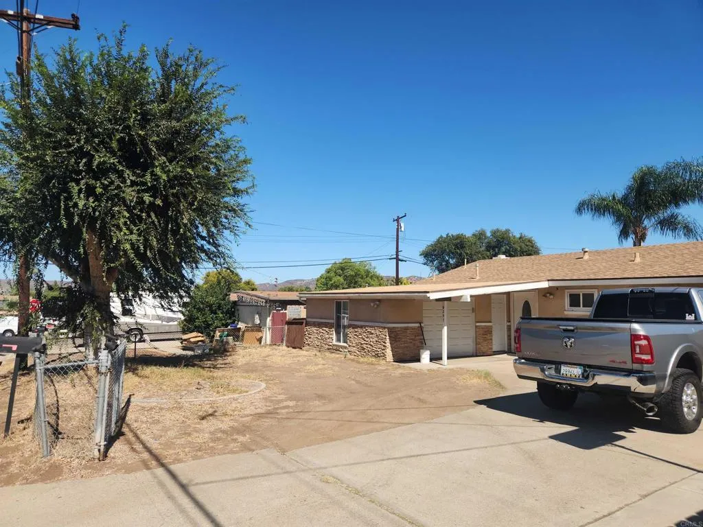 9257 Bird Street — photo